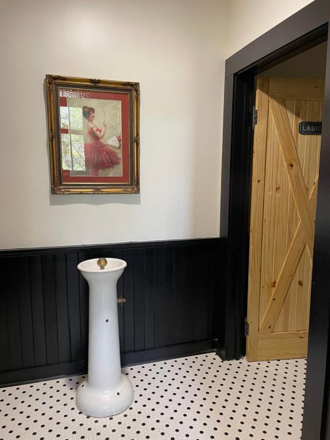 Beard And Lady Inn Chester Екстериор снимка